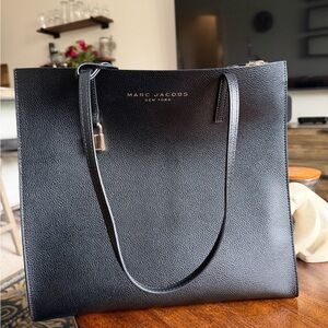 Marc Jacobs Elegant Black Tote